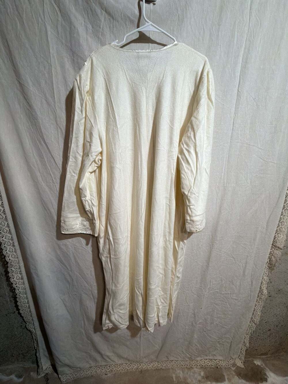 Vintage Basic Editions Intimates Plus Cream Quilted Embroidered Zip-Front Robe N - Picture 10 of 11